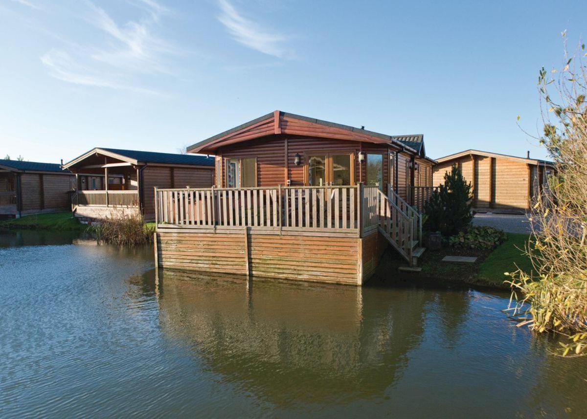 Dacre Lakeside Park Otel Brandesburton Dış mekan fotoğraf