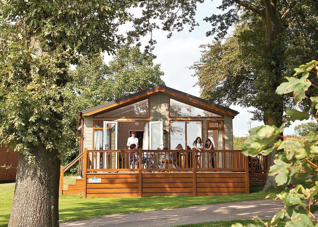 Dacre Lakeside Park Otel Brandesburton Dış mekan fotoğraf
