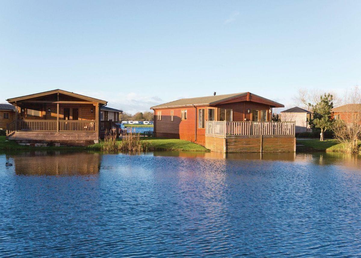 Dacre Lakeside Park Otel Brandesburton Dış mekan fotoğraf